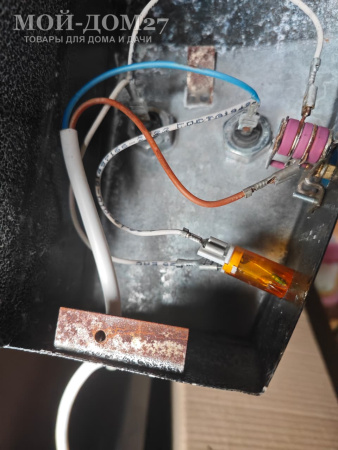 Уценка! Умывальник с подогревом (Серебро) нерж. мойка | Мой-Дом27 Уценка! Умывальник с подогревом (Серебро) нерж. мойка | Мой-Дом27 | <b>На нижней стенке бака (водонагревателя) следы ржавчины и коррозии</b> <br>
 Объем бака – 17 литров с нагревателем мощностью 1,25 кВт Время нагрева до 60 градусов – 30 минут<br>
 Материал умывальника – сталь толщиной 0,7 мм<br>
 Мойка – нержавеющая сталь<br>
 Кран – металлический<br>
Поставляется в разобранном виде, в коробке 80*54*20 см с ручками